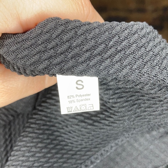 Amazon Essentials Two Piece Bathing Suit (Size S) - Picture 7 of 9